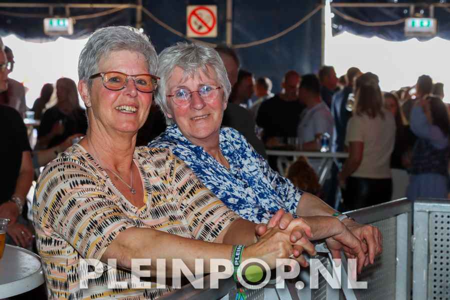 Publiek    Bezoekers (56)